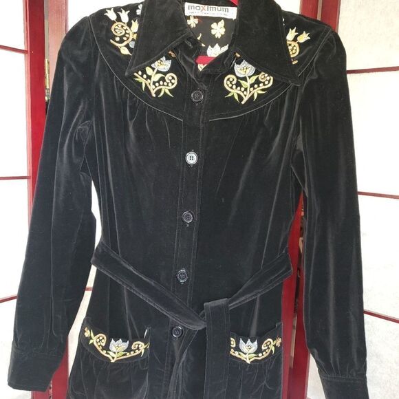 Maximum Imports Velvety Soft Black Embroidered Floral Pants & Jacket Set - Picture 2 of 16